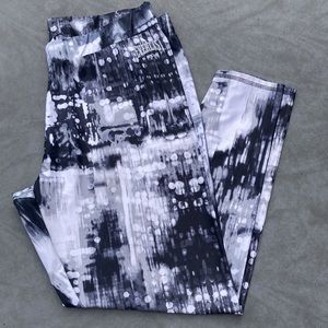 ⚜️Everlast Sport Black and White Abstract Pattern Leggings! EUC!